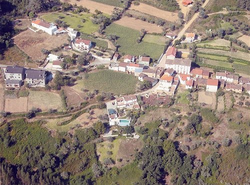 Foto aérea de casas de ferias em Pereiro (de perto)